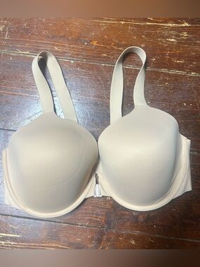 Spanx Nude colored bra size 40D front closing bra